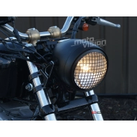 Phare avant avec grille noir avec compteur digital intégré