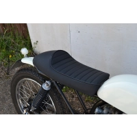 Selle noire café racer similicuir universelle 53 cm