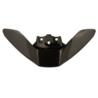 Cache entrée d'air au dessus du phare carbone triumph street triple 660 et 765 2020-2022