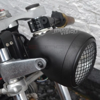 Phare avant avec grille noir avec compteur digital intégré