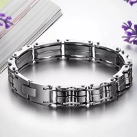Bracelet chaîne moto couleur argent maillons moyens
