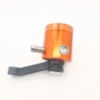 Réservoir arrière de liquide de frein couleur orange