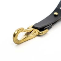 Attache en cuir pour gants et casque