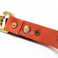 Attache en cuir pour gants et casque