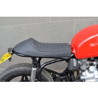 Selle noire café racer similicuir universelle 53 cm