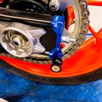 Tendeurs de chaine kalyosa bleu avec diabolos a pour yamaha mt07/fz07/xsr700