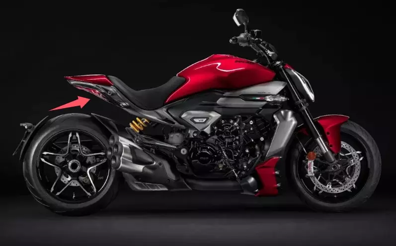 Cache sous coque arrière carbone ducati xdiavel v4 2025-2026