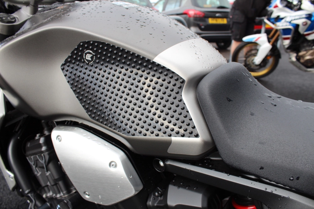 Grip de réservoir evo noir eazi-grip honda cb1000r 2018