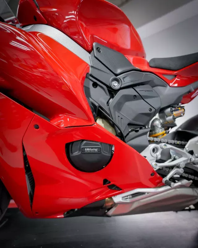 Panigale-v4-v4-s-alternator-cover-2025_640x800-2.webp